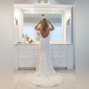 White Lace Wedding Dress w/ veil and belt!